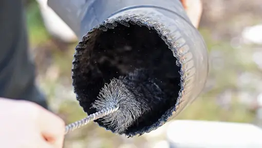 Conduit de fumée encrassé avant ramonage à Lens