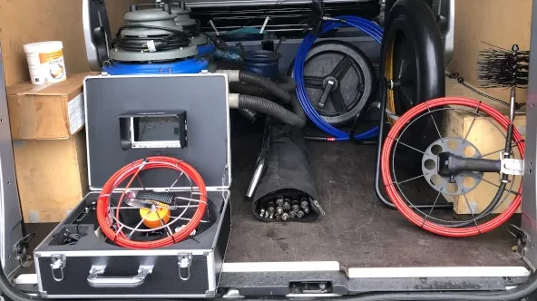 Intervention de ramonage réalisée par un professionnel certifié à Lens